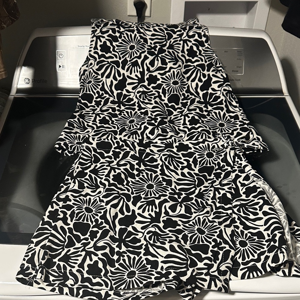 Vince Camuto Monochrome Floral set